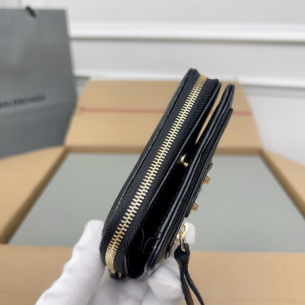 超激安ブランド財布偽物着用イメージ